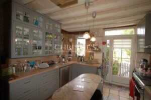 18-hectare estate with dominant views, maison de maitre and gites - great potential !