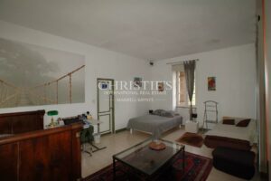 18-hectare estate with dominant views, maison de maitre and gites - great potential !