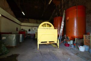 18-hectare estate with dominant views, maison de maitre and gites - great potential !