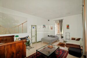 Propriété de 18 hectares avec vue dominante, maison de maître et gites - superbe potentiel  !