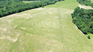 Propriété de 18 hectares avec vue dominante, maison de maître et gites - superbe potentiel !