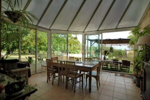 Propriété de 18 hectares avec vue dominante, maison de maître et gites - superbe potentiel  !