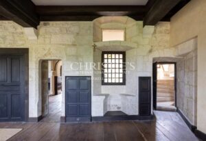 Château historique avec chapelle romane, dépendances et 56 hectares de terres