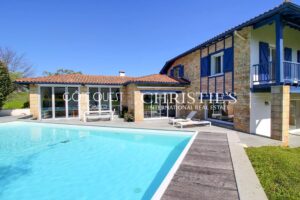 À vendre Urrugne - Maison avec piscine vue montagnes