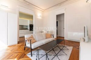 Esprit des lois - Appartement avec balcon, rénové