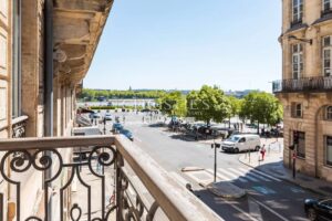 Esprit des lois - Appartement avec balcon, rénové