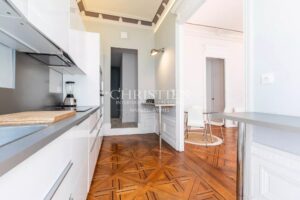 Esprit des lois - Appartement avec balcon, rénové