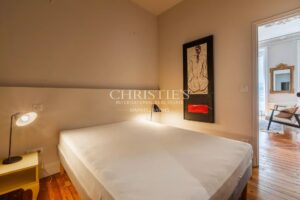 Esprit des lois - Appartement avec balcon, rénové