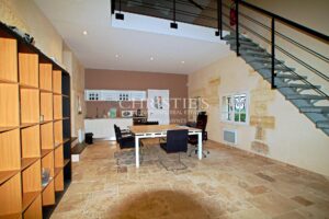 28 ha wine estate in excellent condition with attractive buildings