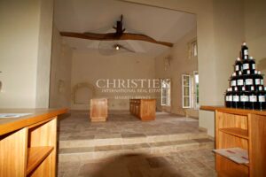 28 ha wine estate in excellent condition with attractive buildings