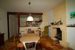 28 ha wine estate in excellent condition with attractive buildings