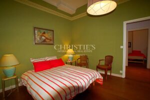 28 ha wine estate in excellent condition with attractive buildings