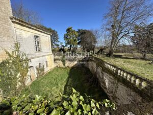 Former château with character and 12 ha of AOC Lussac Saint-Emilion vines