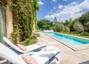 Propriété Époustouflante Signée par un Architecte, Avec Piscine, Lac Paisible et Terrain