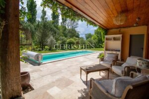 Propriété Époustouflante Signée par un Architecte, Avec Piscine, Lac Paisible et Terrain