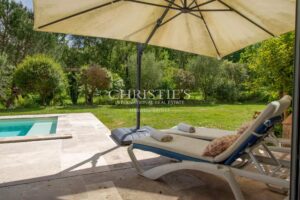 Propriété Époustouflante Signée par un Architecte, Avec Piscine, Lac Paisible et Terrain