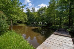 Propriété Époustouflante Signée par un Architecte, Avec Piscine, Lac Paisible et Terrain