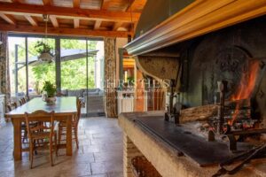 Propriété Époustouflante Signée par un Architecte, Avec Piscine, Lac Paisible et Terrain