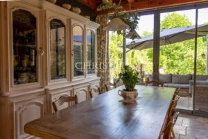 Propriété Époustouflante Signée par un Architecte, Avec Piscine, Lac Paisible et Terrain