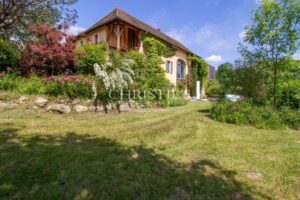 Propriété Époustouflante Signée par un Architecte, Avec Piscine, Lac Paisible et Terrain