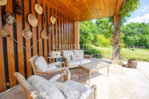 Propriété Époustouflante Signée par un Architecte, Avec Piscine, Lac Paisible et Terrain