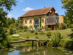 Architect-Designed Property with Swimming Pool & Lake, 35 minutes to Bordeaux