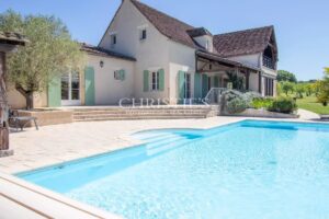 Périgourdine country GOLF property nestled within a PRESTIGIOUS GOLFING ESTATE