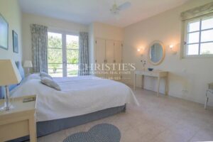 Périgourdine country GOLF property nestled within a PRESTIGIOUS GOLFING ESTATE