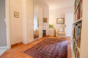 Propriété contemporaine avec jardin et piscine, idéalement située près d'un parcours de golf de classe mondiale dans la pittoresque Dordogne.