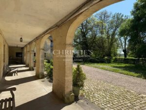 Chartreuse du XIXe siècle au bord de la Dordogne