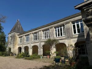 Chartreuse du XIXe siècle au bord de la Dordogne