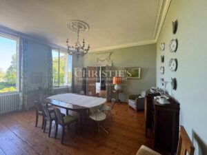 Chartreuse du XIXe siècle au bord de la Dordogne