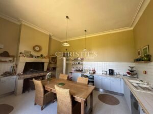 Chartreuse du XIXe siècle au bord de la Dordogne