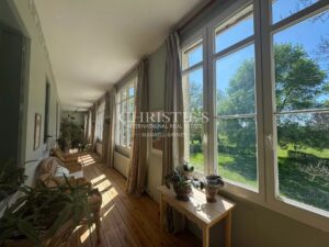 Chartreuse du XIXe siècle au bord de la Dordogne