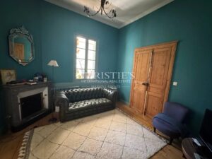 Chartreuse du XIXe siècle au bord de la Dordogne