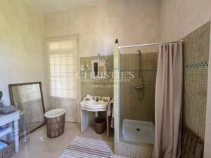 Chartreuse du XIXe siècle au bord de la Dordogne