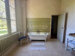 Chartreuse du XIXe siècle au bord de la Dordogne