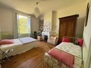 Chartreuse du XIXe siècle au bord de la Dordogne