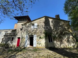 Chartreuse du XIXe siècle au bord de la Dordogne