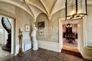 Imposant Château du XIXe Siècle avec Maison de Gardien, à Seulement 20 Minutes de Poitiers