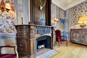 Imposant Château du XIXe Siècle avec Maison de Gardien, à Seulement 20 Minutes de Poitiers