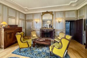 Imposant Château du XIXe Siècle avec Maison de Gardien, à Seulement 20 Minutes de Poitiers