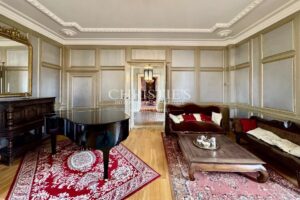 Imposant Château du XIXe Siècle avec Maison de Gardien, à Seulement 20 Minutes de Poitiers