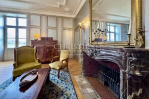 Imposant Château du XIXe Siècle avec Maison de Gardien, à Seulement 20 Minutes de Poitiers