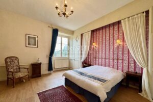 Imposant Château du XIXe Siècle avec Maison de Gardien, à Seulement 20 Minutes de Poitiers