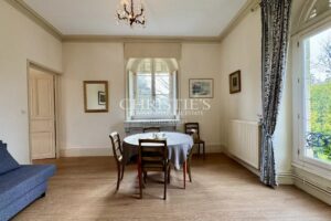 Imposant Château du XIXe Siècle avec Maison de Gardien, à Seulement 20 Minutes de Poitiers