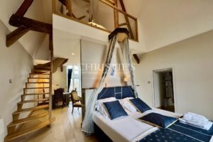 Imposant Château du XIXe Siècle avec Maison de Gardien, à Seulement 20 Minutes de Poitiers