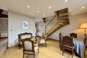 Imposant Château du XIXe Siècle avec Maison de Gardien, à Seulement 20 Minutes de Poitiers