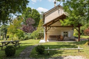 Saint Laurent d'Arce - Elégante propriété dans un écrin de verdure