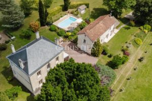 Saint Laurent d'Arce - Elégante propriété dans un écrin de verdure